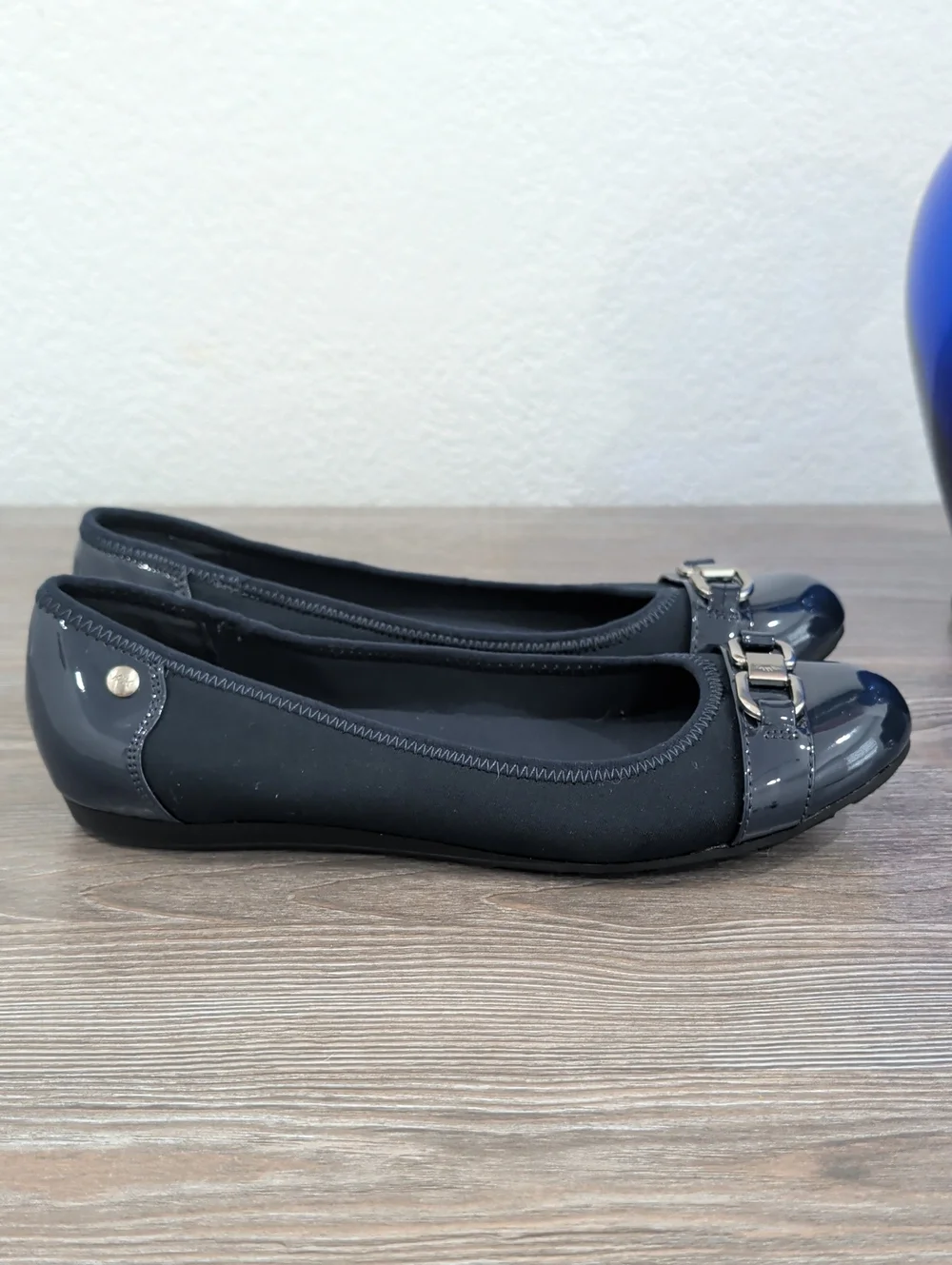 New AK Anne Klein iFlex AURORA Navy Blue Toe Cap Horsebit Ballet Flats Shoes 7.5